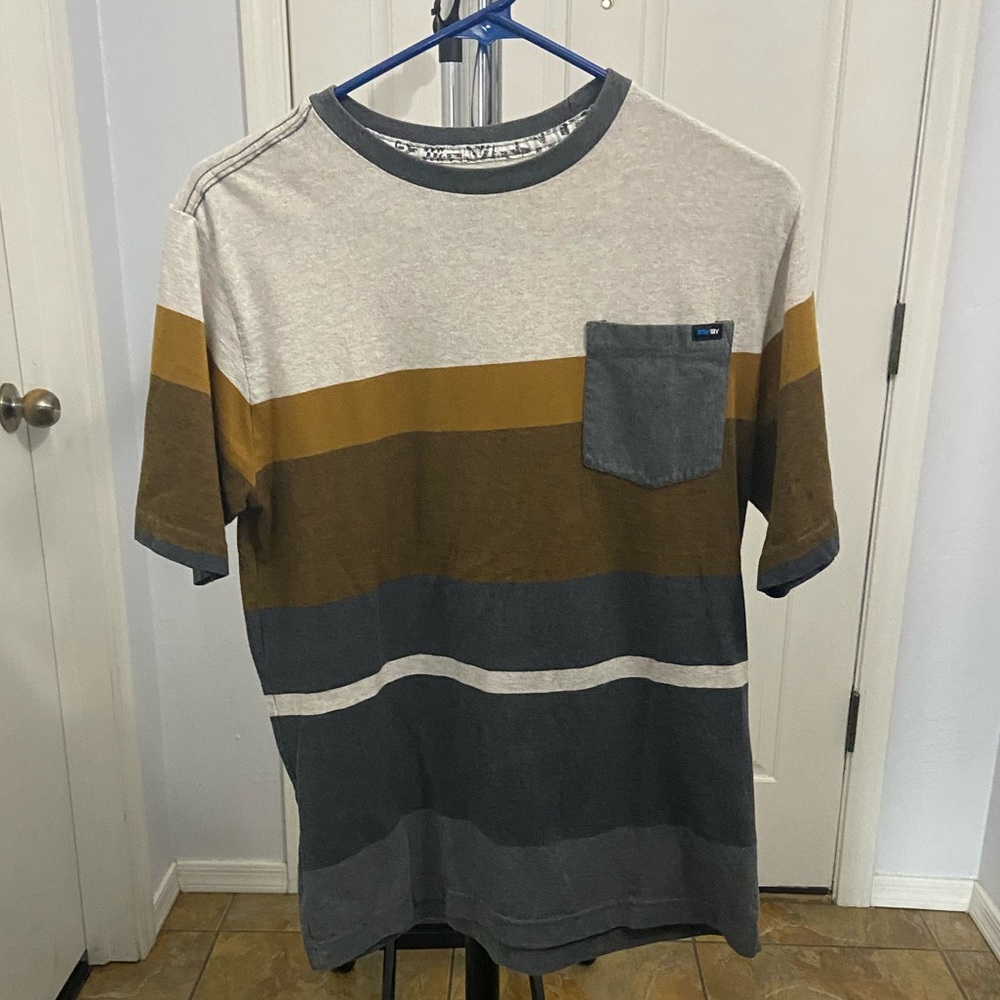 Amplify boys striped tee w pocket. Medium
